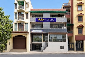 A multi-story building with a sign for 'fabHOTELS' and 'The Royal Galaxy' hotel. - FabHotel The Royal Galaxy (New Delhi)