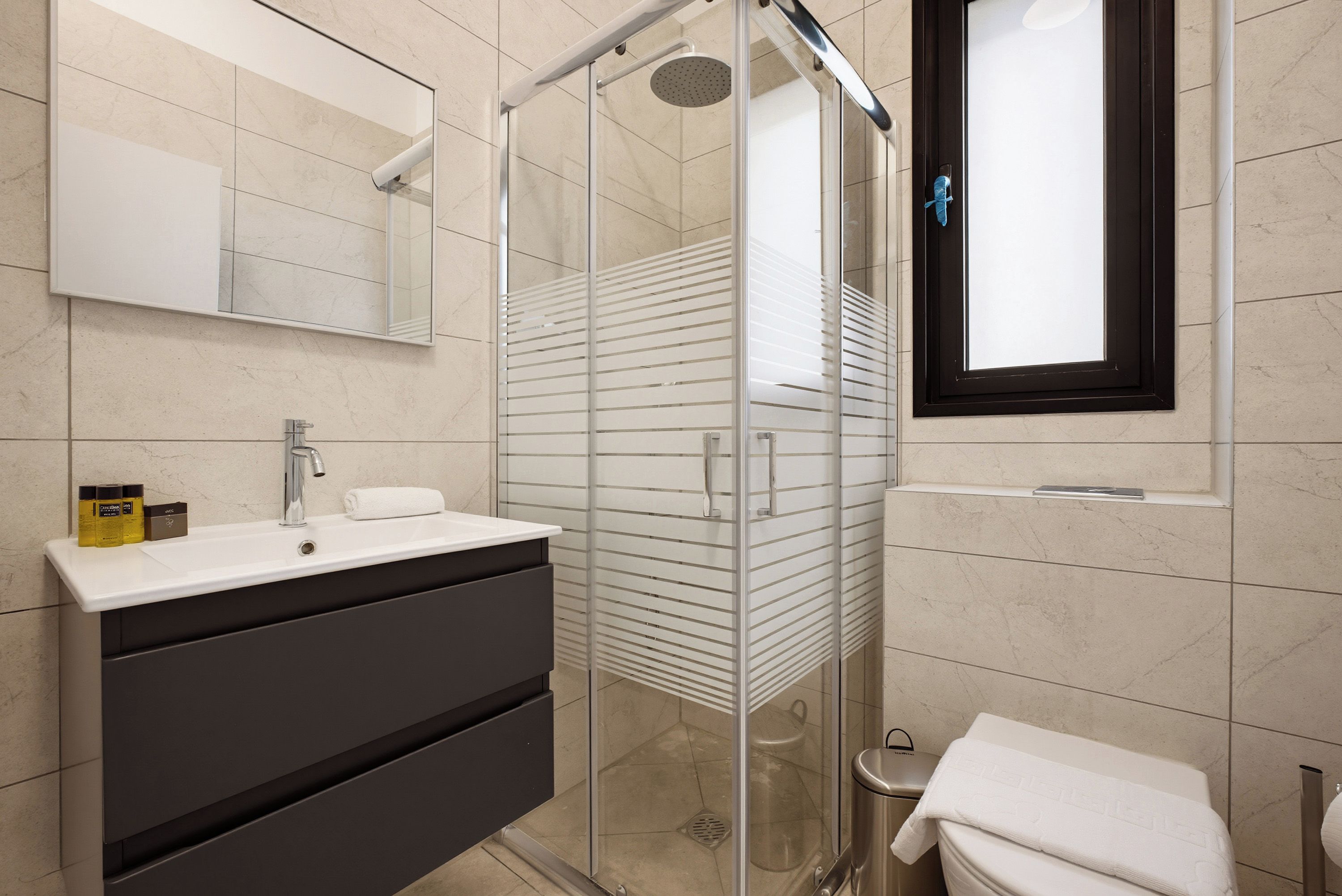 Articles de toilette gratuits, serviettes fournies, savon, shampoing