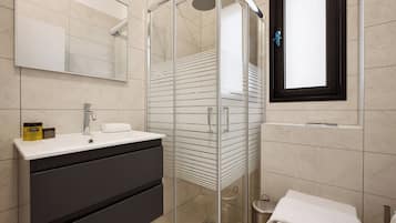 Articles de toilette gratuits, serviettes fournies, savon, shampoing
