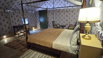 Luxury Tent, Garden View | Desk, laptop workspace, blackout drapes, WiFi (free)