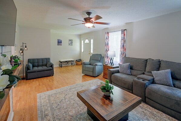 A spacious living room with a ceiling fan, two sofas, a coffee table, and a rug. - Private Yard: Fire Pit & Cornhole! Moorefield Gem (Moorefield)