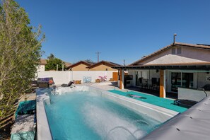 A swimming pool with a hot tub, outdoor seating, and a covered patio area. - Palm Springs Artist's Hideaway: Hot Tub, Mtn Views (Palm Springs)