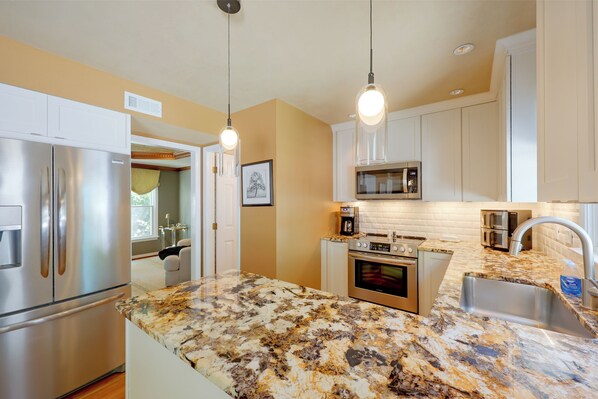 Interior - Stylish & Spacious Home w/ Fenced Yard in Richmond (Richmond)