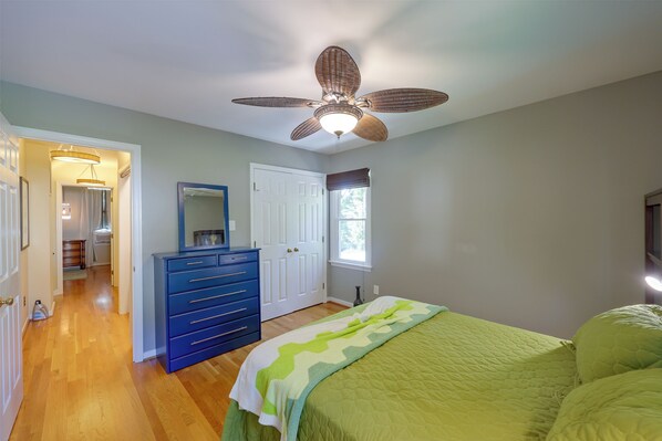 Unclassified image, 1 of 74, button - Stylish & Spacious Home w/ Fenced Yard in Richmond (Richmond)