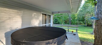 Fall Foliage & Hot Tub Nights: Shawnee Cabin