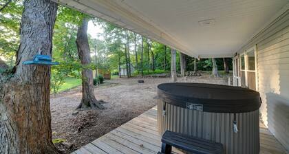 Fall Foliage & Hot Tub Nights: Shawnee Cabin