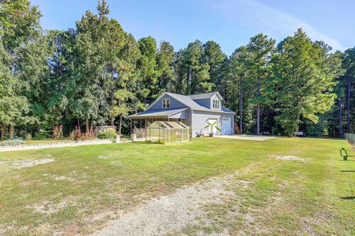 Fire Pit + Yard: Peaceful Nottoway County Apt