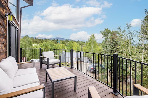 Deck & Views! Family Retreat Near Rmnp