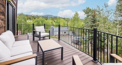 Deck & Views! Family Retreat Near Rmnp