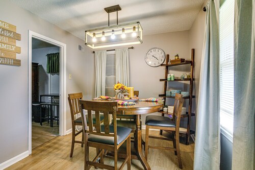 4 Mi to Graceland! Cozy Home w/ Patio & Yard