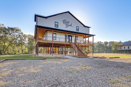 'river Bank' Spacious Waterfront Group Getaway