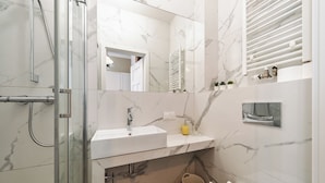 Studio, Balcony | Bathroom - RentPlanet - Apartamenty Wierzbięcice (Poznań)