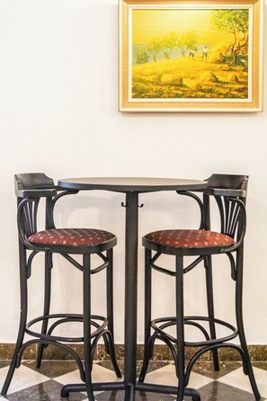A table with two chairs, a painting on the wall, and a tiled floor. - Stone house in the very center with pool table, two balconies and the sea view (Bol)