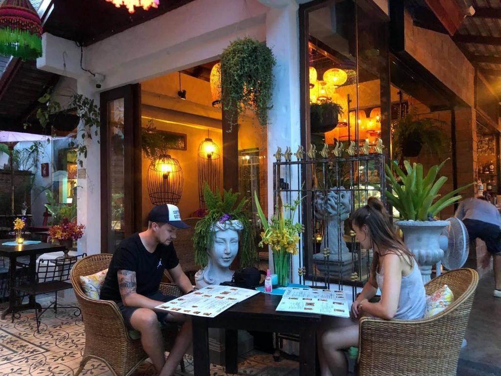 تناول الطعام بالخارج