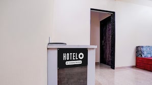 A hotel reception desk with a sign indicating it is company-serviced. - Hotel O Main Market Mahabaleshwar (Mahabaleshwar, Pune)