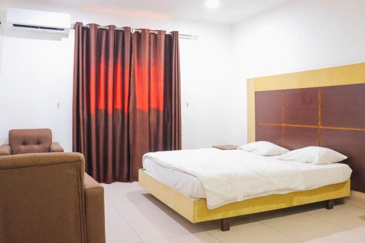 Comfort Double Room | Meja, ruang kerja komputer riba, Wi-fi percuma 