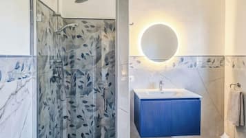 Estudio, vistas a la ciudad | Baño