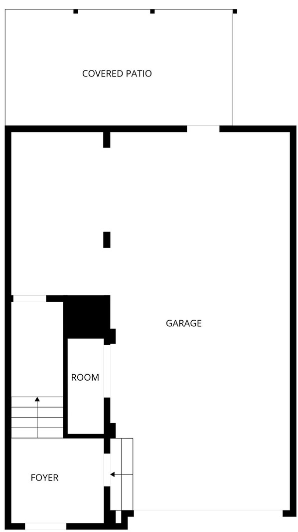 Een plattegrond met een overdekte patio, garage, kamer en hal.