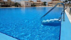 Pool - Holiday Home 'Relaxing Cozy House' with Mountain View, Shared Pool and Wi-Fi (Santa Pola)