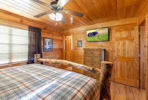 Room - Stylish 8BR Cabin - Hot tub & Views - Sevierville (Sevierville)