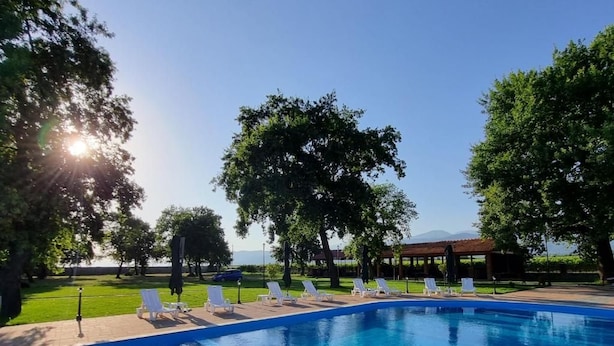 Seasonal outdoor pool - Chateau Davitiani (Shilda)