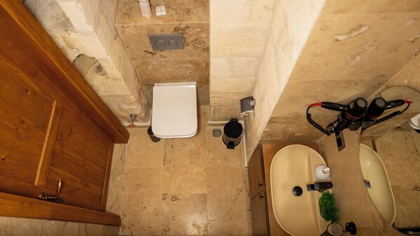 A bathroom with a toilet, bidet, and sink.