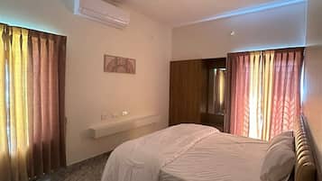 Habitación doble Deluxe | Escritorio, espacio para trabajar con laptop y wifi gratis