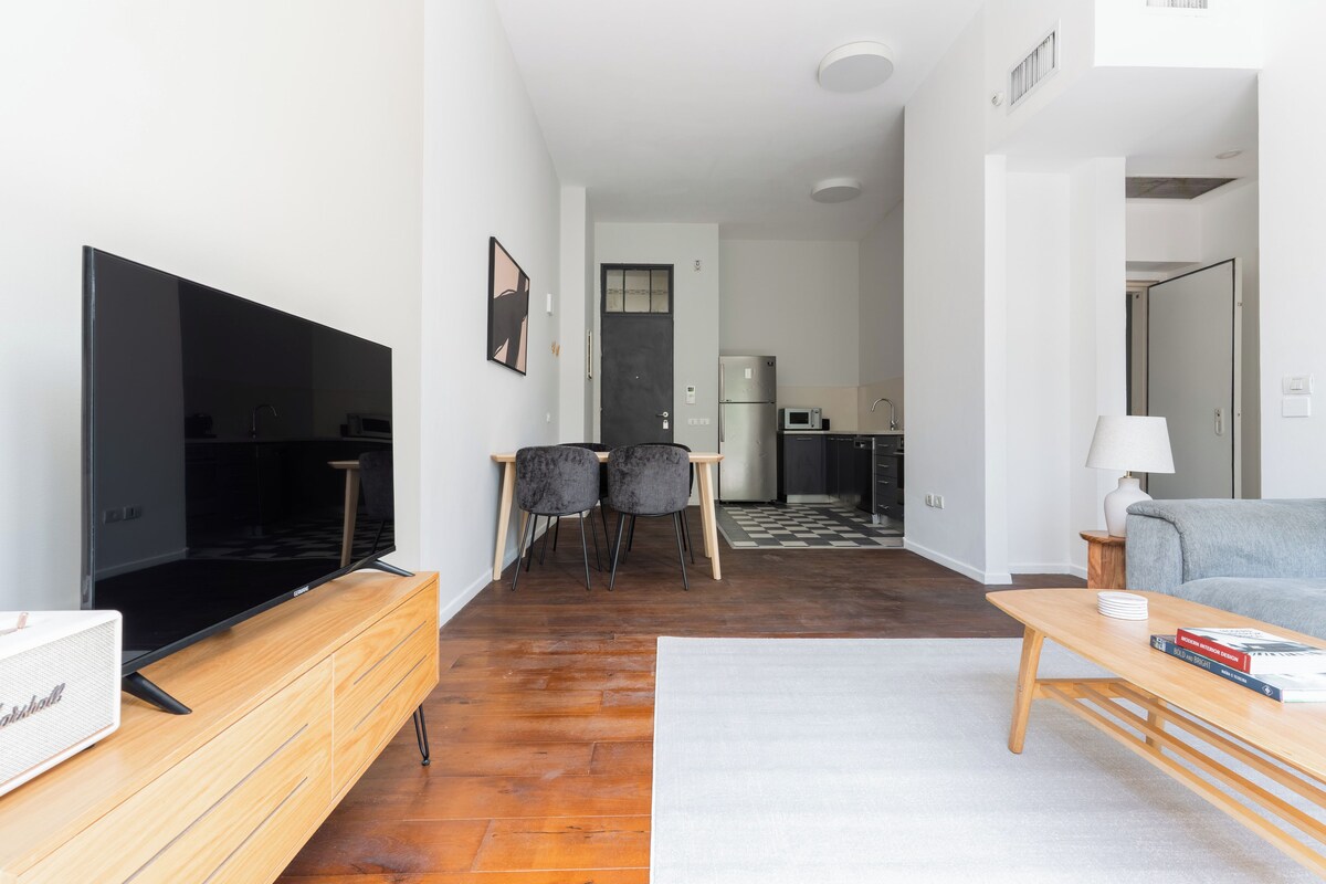 Apartment | Blackout drapes, iron/ironing board, cribs (free), WiFi (free)