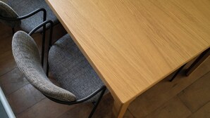 A wooden table with a chair. - Blueground Lev HaIr nr Rothschild (Tel Aviv-Yafo)
