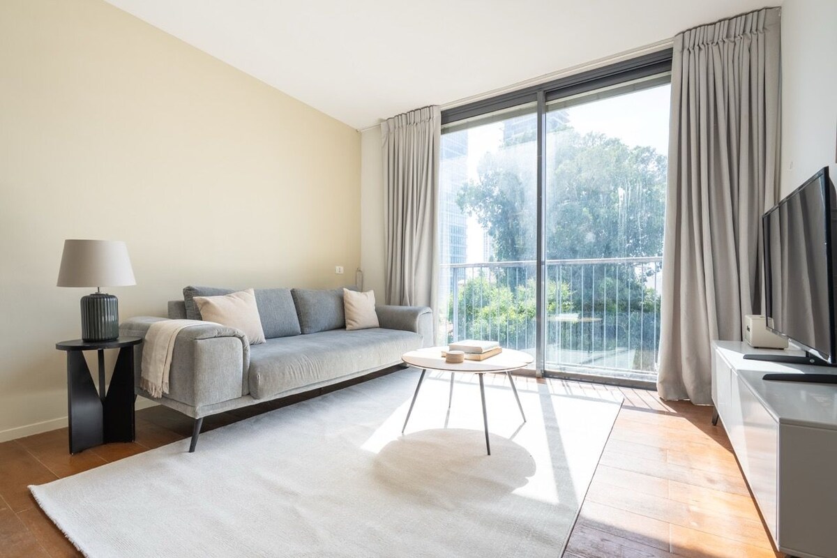 Apartment | Blackout drapes, iron/ironing board, cribs (free), WiFi (free)