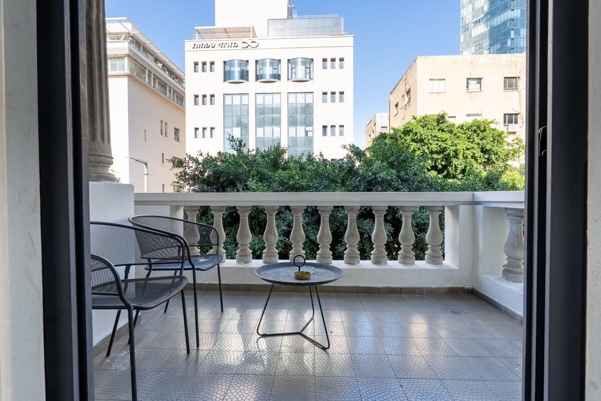 Apartment, Balcony | Blackout drapes, iron/ironing board, cribs (free), WiFi (free)