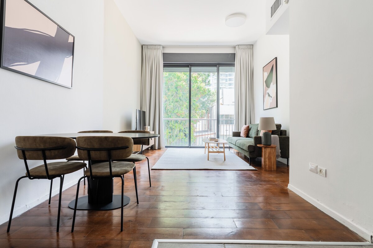 Apartment | Blackout drapes, iron/ironing board, cribs (free), WiFi (free)