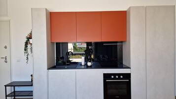 Family Apartment, City View | Private kitchen