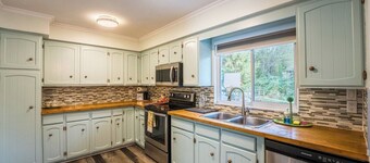 Charming 5BR Home | Perfect for Groups & Families