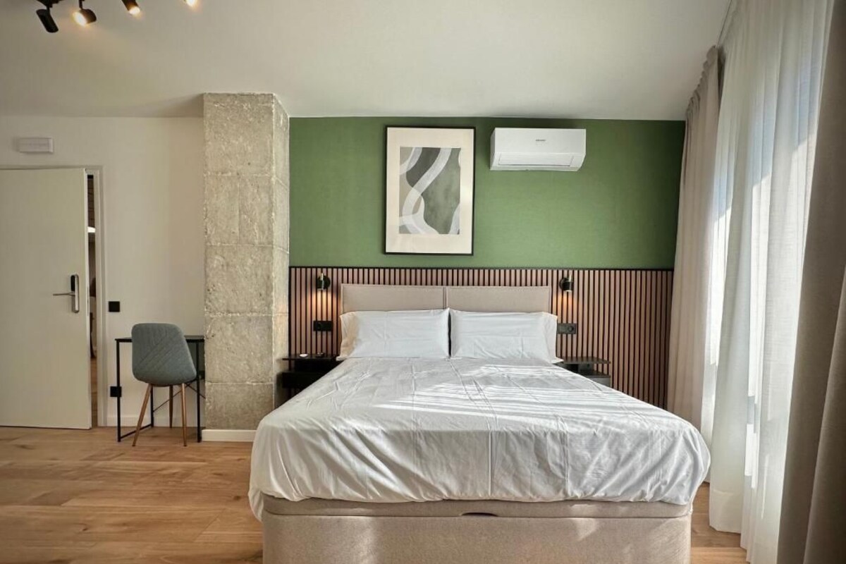 Deluxe Double Room, City View | Blackout curtains, soundproofing, free WiFi