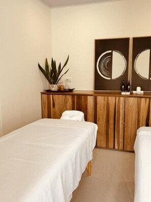 Massage đá nóng, massage mô sâu, massage Thụy Điển, massage tiền sản 