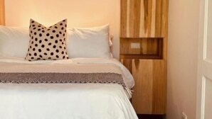 Classic Studio Suite, Courtyard View | Wi-fi percuma 