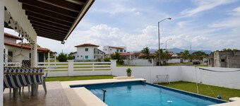 Very spacious house near the beaches in Nueva Gorgona, Malibu Beach, and Casa Kai