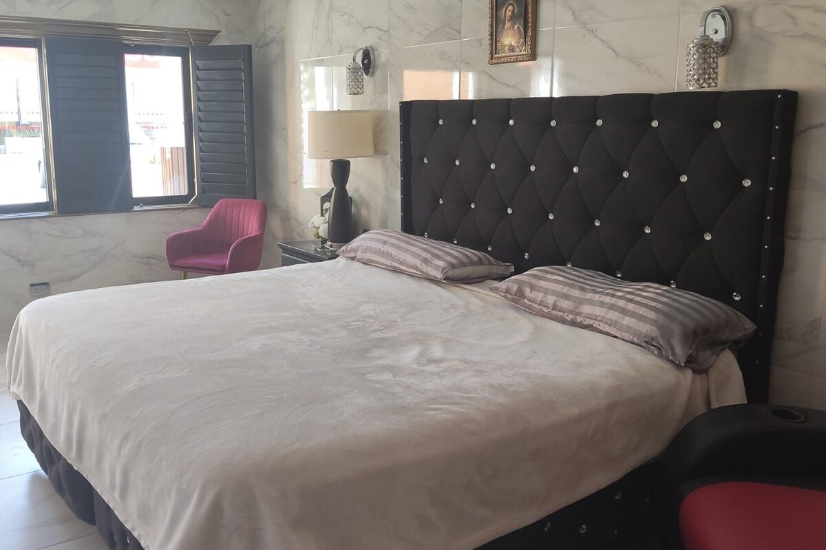 Quarto conforto, 1 cama King | Wi-Fi de cortesia
