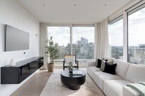 Living area - Stunning Scandi Penthouse in Central Milton Keynes (Milton Keynes)
