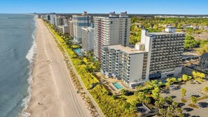 A coastal hotel with multiple high-rise buildings, a beach, and a swimming pool. - Bluewater Resort 920-Oceanfront I/O Pool-Hot tub (Myrtle Beach)