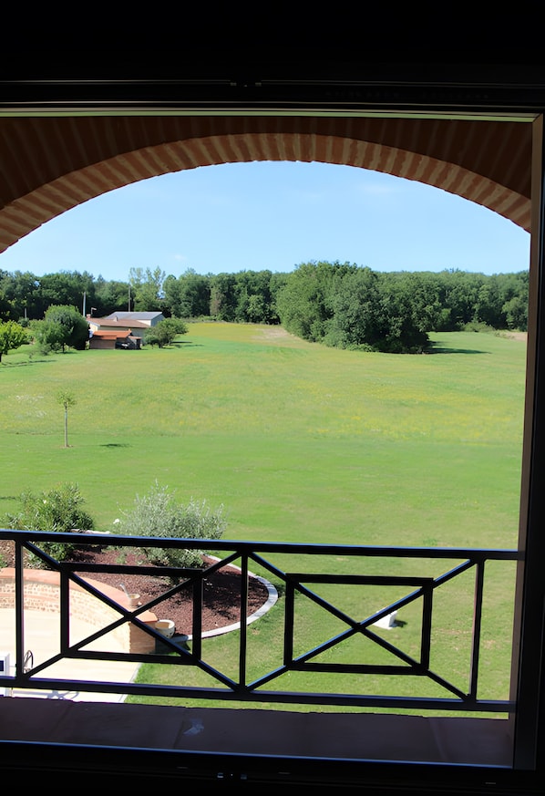 Interior - Bed and Breakfast 'Chambre Pastel' with Shared Pool, Wi-Fi and Air Conditioning (Saint-Marcel-Paulel)