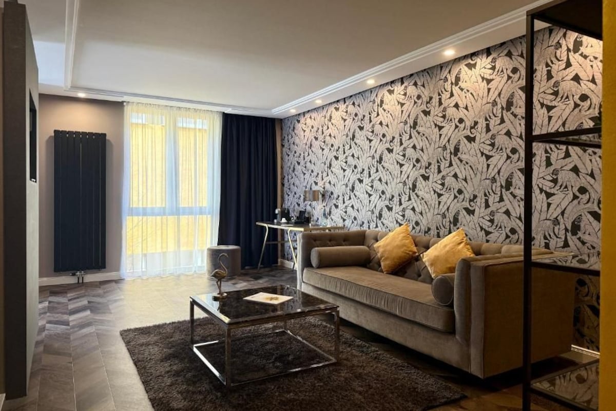 Deluxe Suite | Living area