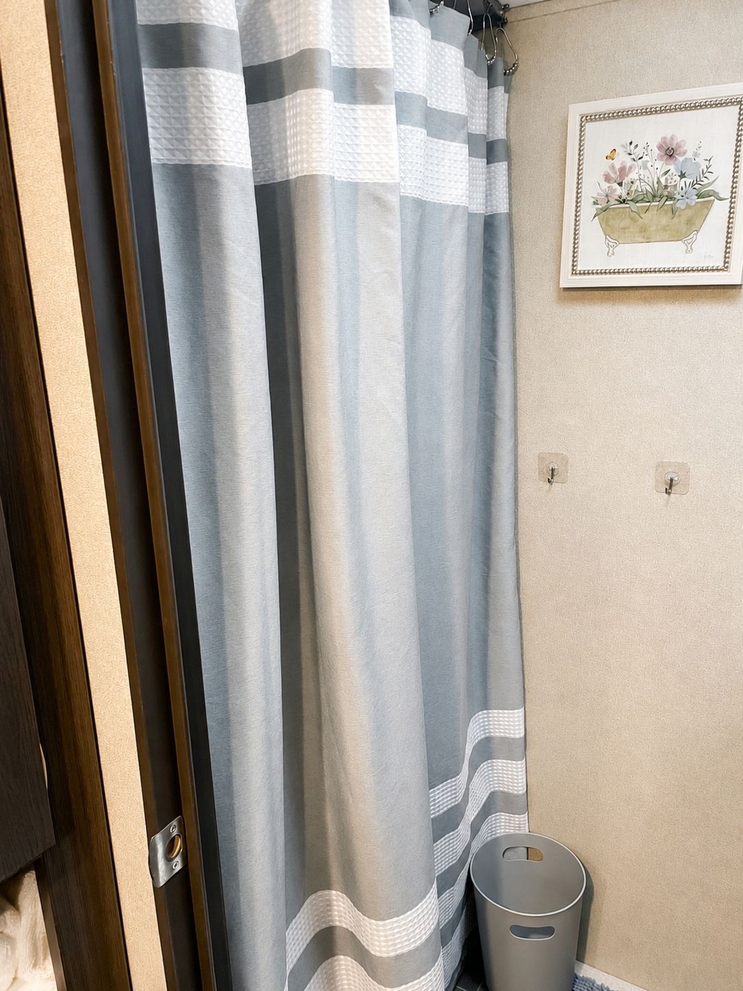 タオル、石鹸、トイレットペーパー
