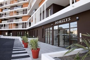 Standard Apartment, Private Bathroom | Lobby - DOMITYS - Le Ruban d'Azur (Sète)