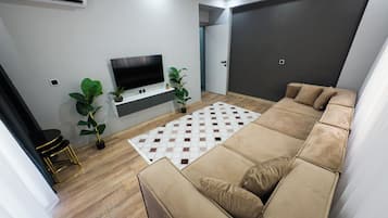 Deluxe-Doppelzimmer, Balkon, Stadtblick | Wohnbereich