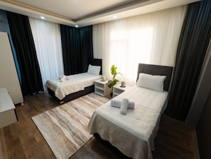 Premium bedding, down duvets, desk, laptop workspace - dvt rezidans hotel (Mardin)