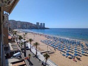 A beach with blue umbrellas and a cityscape in the background. - LOS Gemelos 5B in Benidorm (Benidorm)