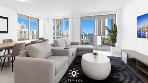 3 bedrooms, Internet - 3BR Apt Private Balcony Incredible Pool (Hallandale Beach)