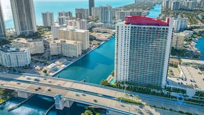 House | 2 bedrooms, Internet - Modern Apartment 2br- Balcony Pool Gym (Hallandale Beach)